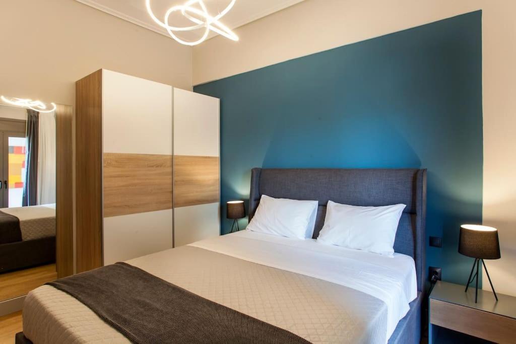 Minimal Loft Art With Sea View Over Heraklion Harbour Exterior photo