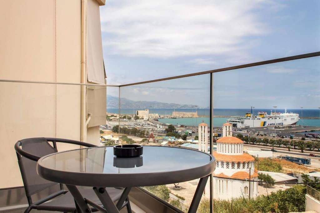Minimal Loft Art With Sea View Over Heraklion Harbour Exterior photo