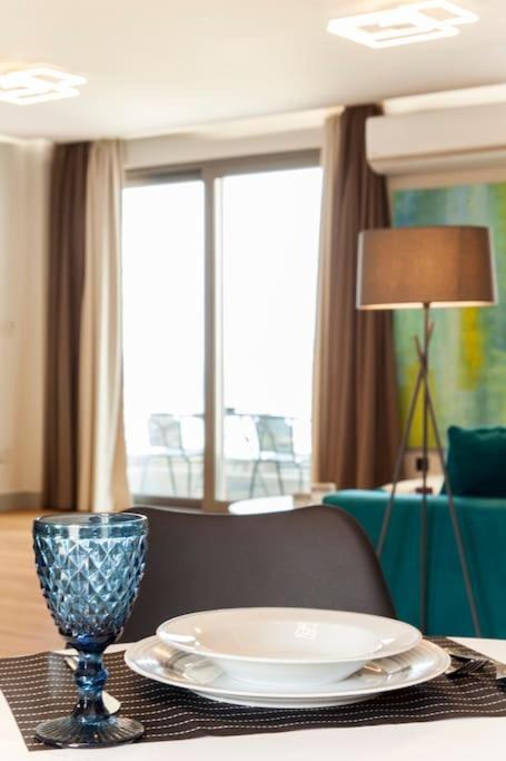 Minimal Loft Art With Sea View Over Heraklion Harbour Exterior photo