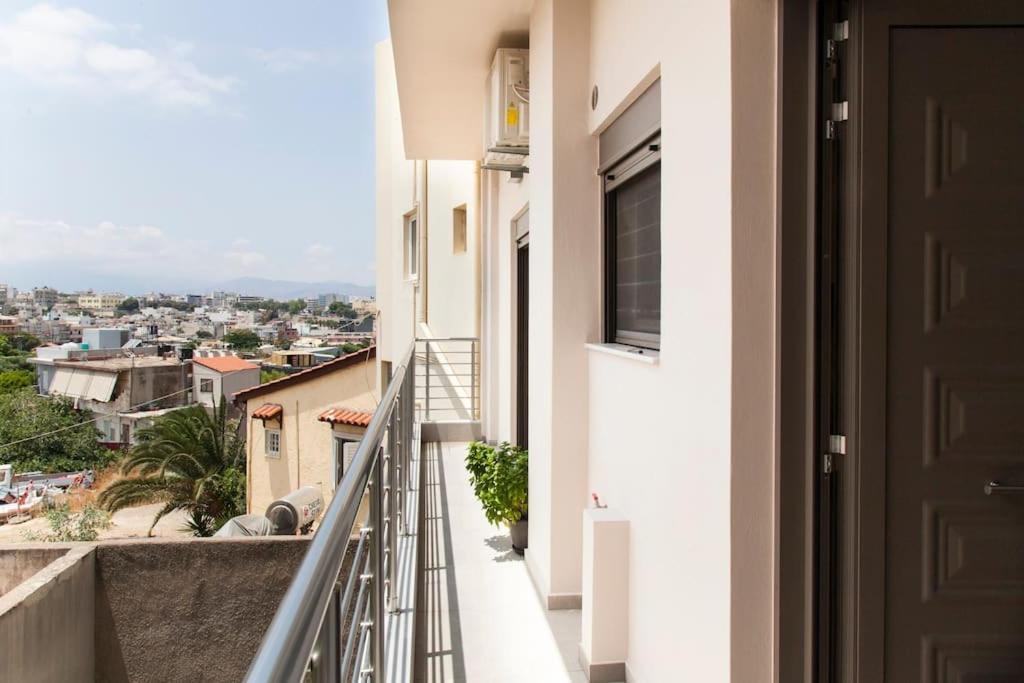 Minimal Loft Art With Sea View Over Heraklion Harbour Exterior photo
