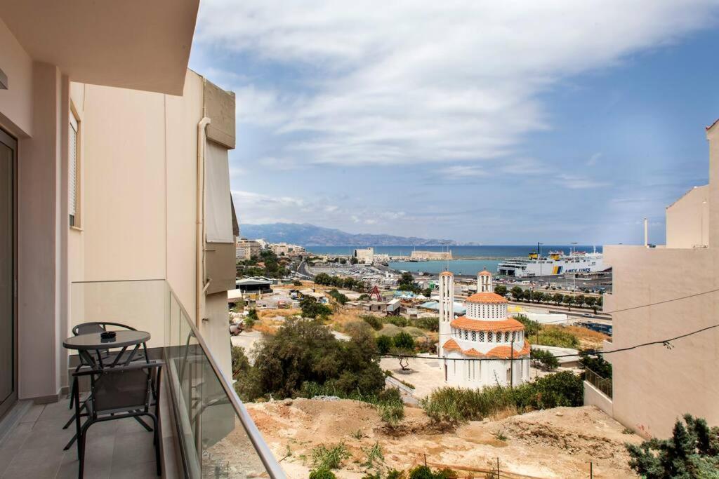 Minimal Loft Art With Sea View Over Heraklion Harbour Exterior photo