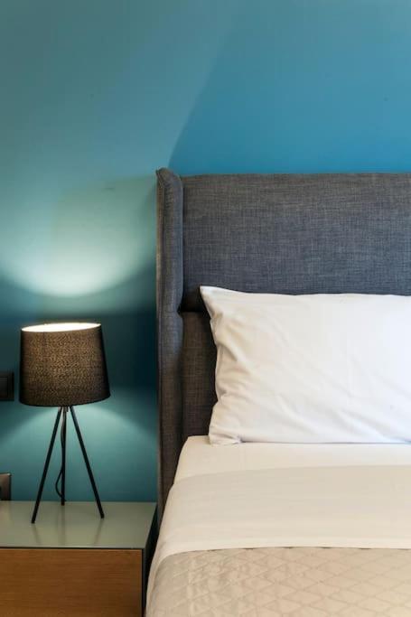 Minimal Loft Art With Sea View Over Heraklion Harbour Exterior photo